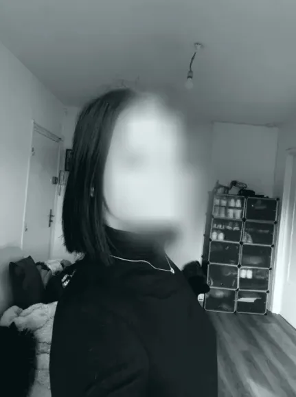 Aya, 18 anni